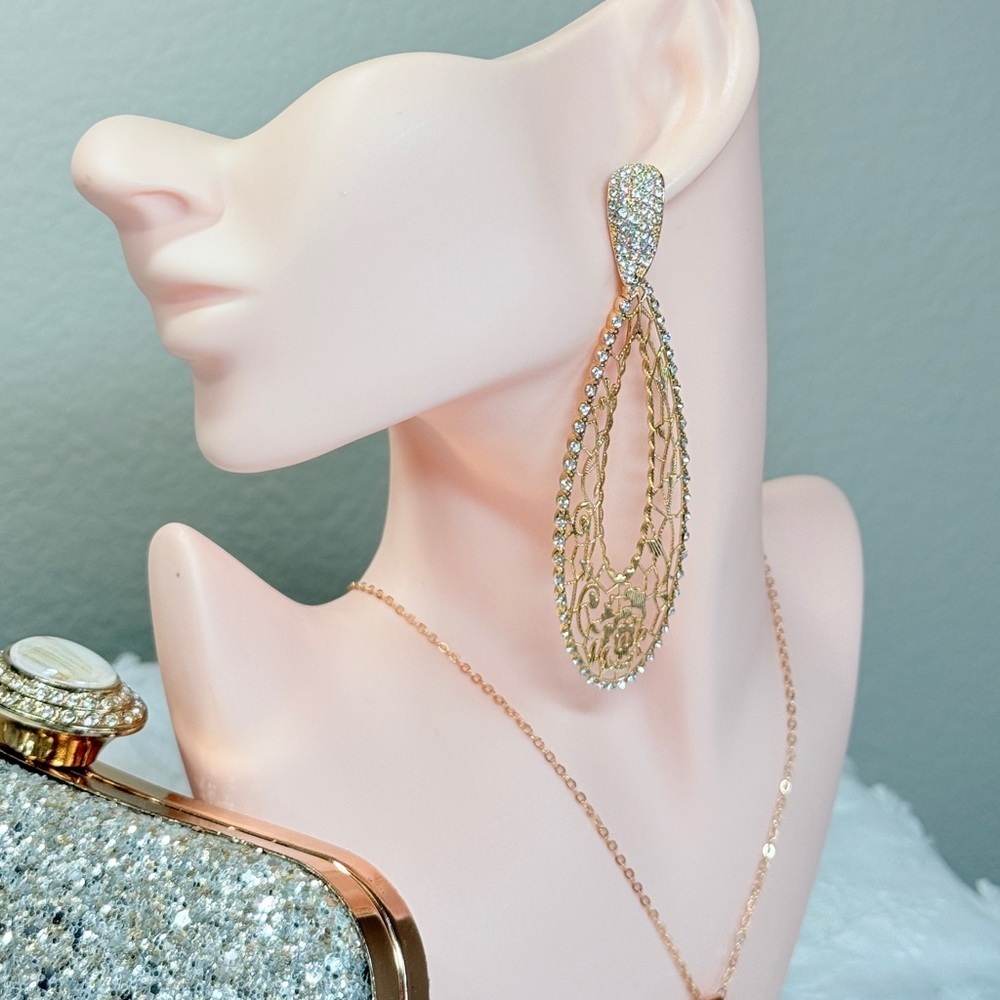 ⚜️ Elegant Gold and Silver Drop Earrings - Picture 3 of 9